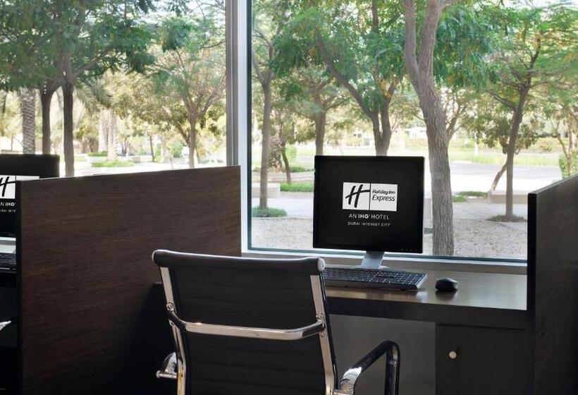 هتل Holiday Inn Express Dubai Internet City, An Ihg