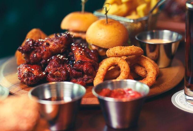 هتل Holiday Inn Express Dubai Internet City, An Ihg