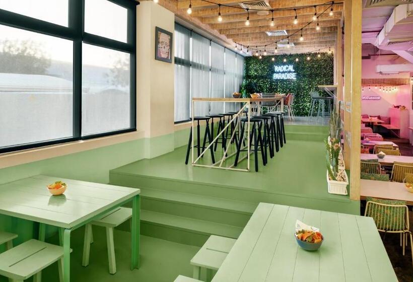 هتل Holiday Inn Express Dubai Safa Park, An Ihg