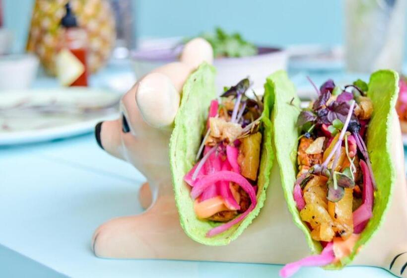 هتل Holiday Inn Express Dubai Safa Park, An Ihg