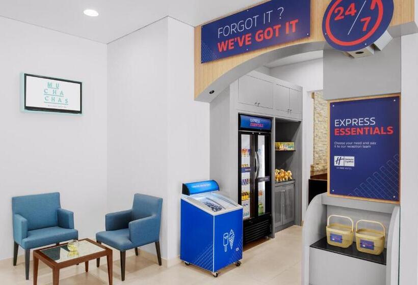 هتل Holiday Inn Express Dubai Safa Park, An Ihg