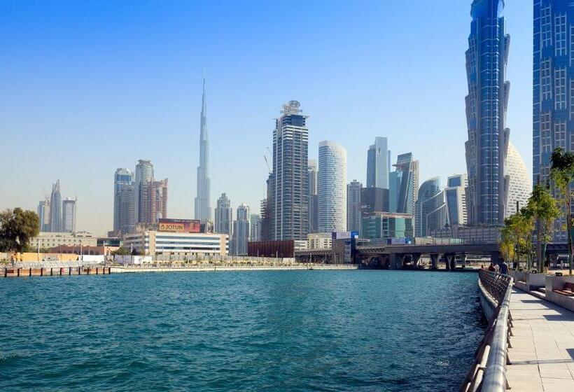 هتل Holiday Inn Express Dubai Safa Park, An Ihg