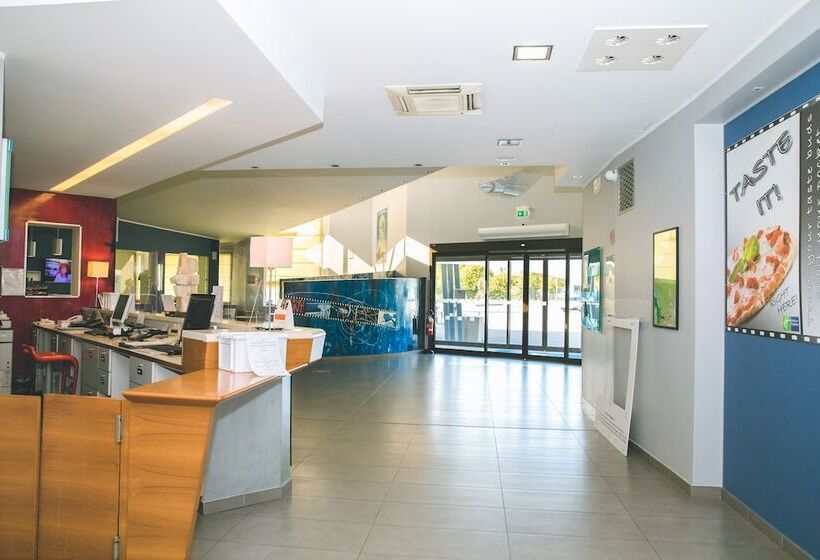 호텔 Holiday Inn Express Milan Malpensa Airport, An Ihg