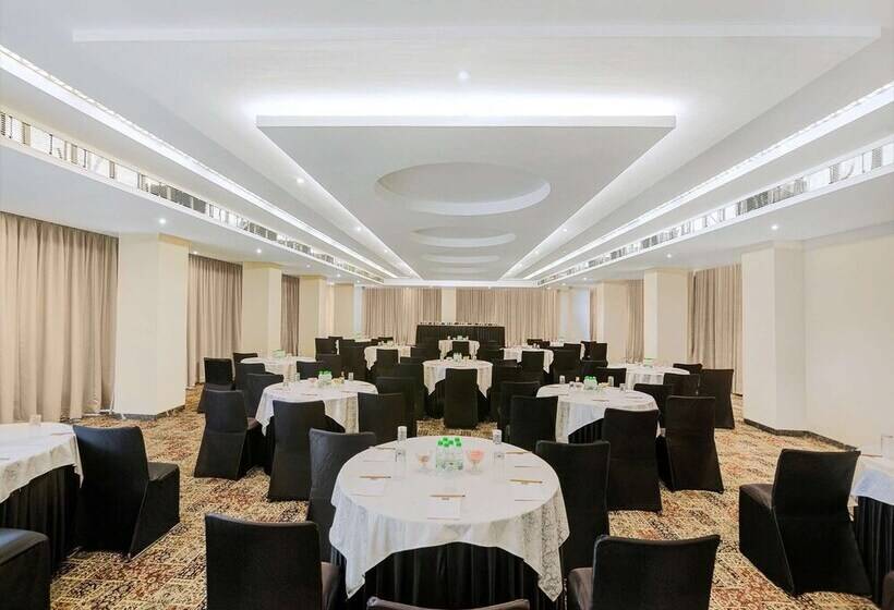 Отель Hrj Sarovar Portico Indore