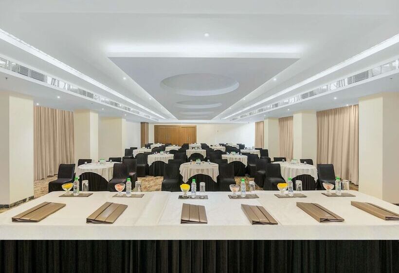 Отель Hrj Sarovar Portico Indore