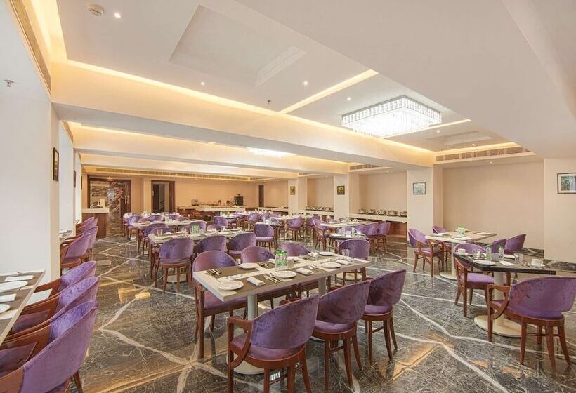 Отель Hrj Sarovar Portico Indore
