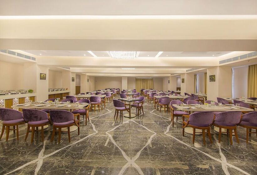 Отель Hrj Sarovar Portico Indore