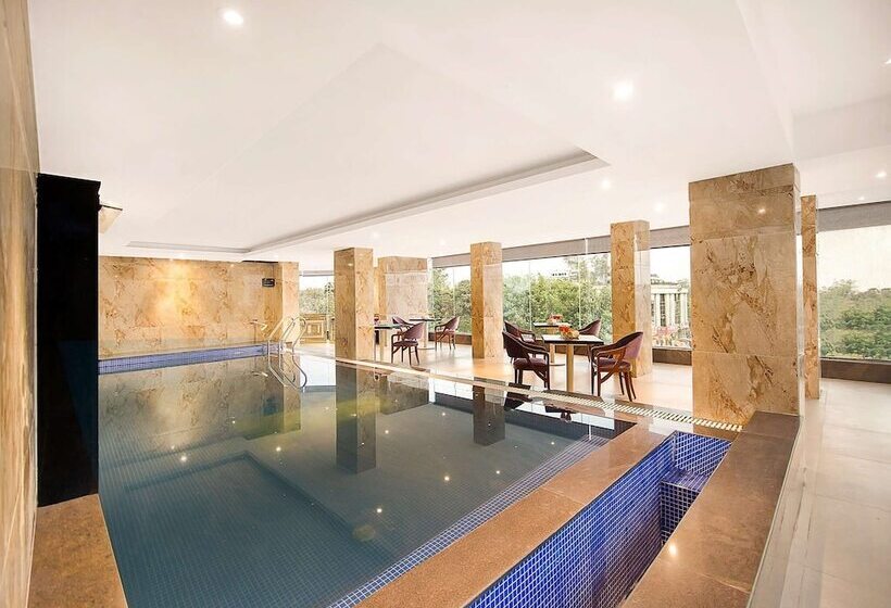 Отель Hrj Sarovar Portico Indore