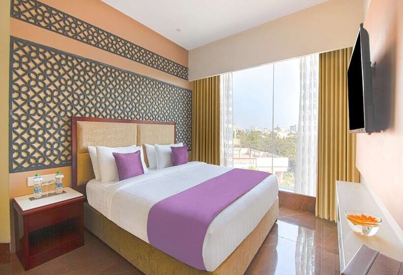 Отель Hrj Sarovar Portico Indore