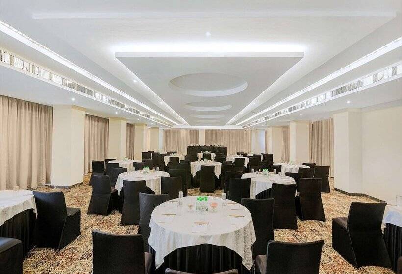 Отель Hrj Sarovar Portico Indore