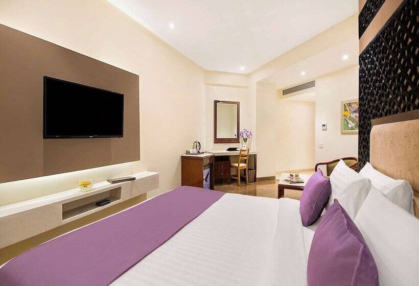 Отель Hrj Sarovar Portico Indore