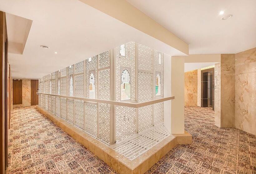 Отель Hrj Sarovar Portico Indore