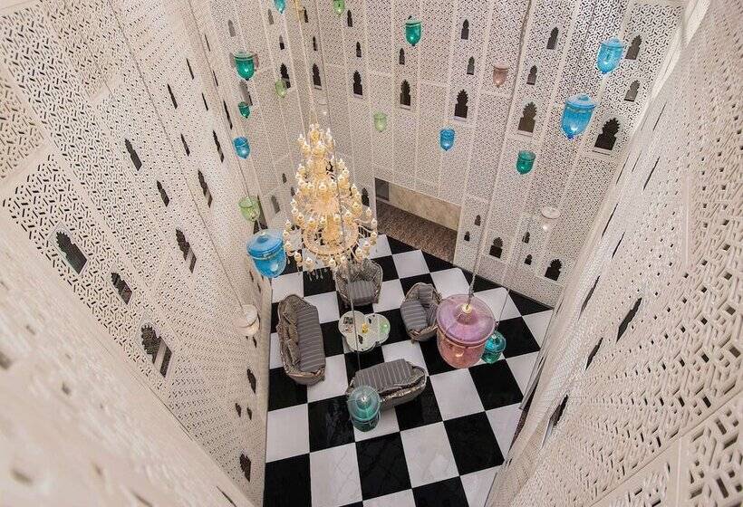 Отель Hrj Sarovar Portico Indore