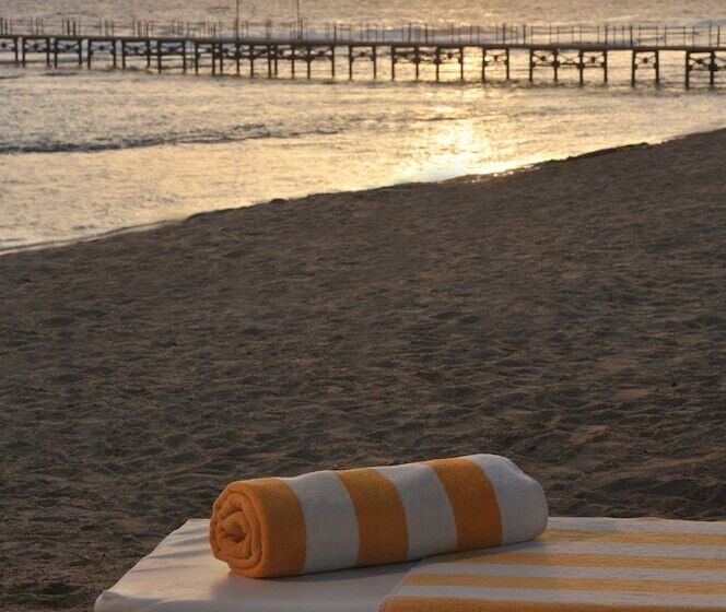 בית מלון כפרי Jaz Neo Reef Marsa