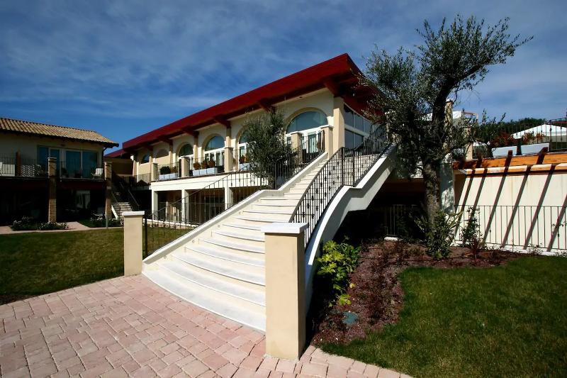 فندق Resort Lake Garda