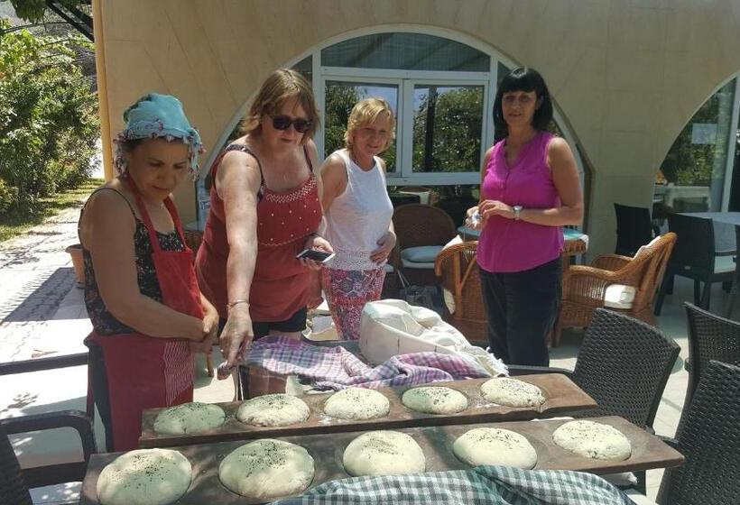 Отель Lapida Garden