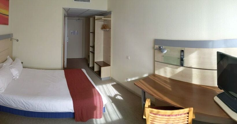 Отель Le Domaine Des Fontaines   Hôtel & Petit Déjeuner