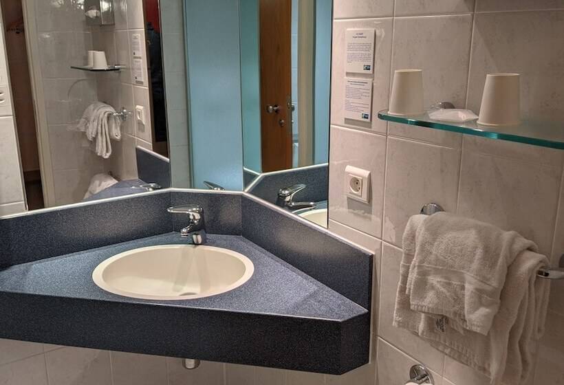 Отель Le Domaine Des Fontaines   Hôtel & Petit Déjeuner