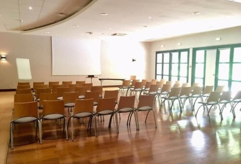 Отель Le Domaine Des Fontaines   Hôtel & Petit Déjeuner