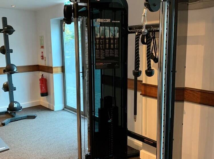 فندق Legacy Preston International