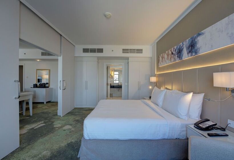 هتل Millennium Lakeview