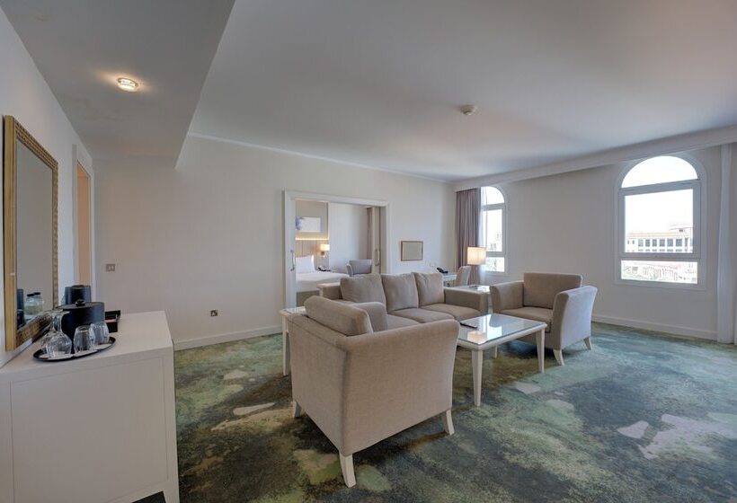 هتل Millennium Lakeview