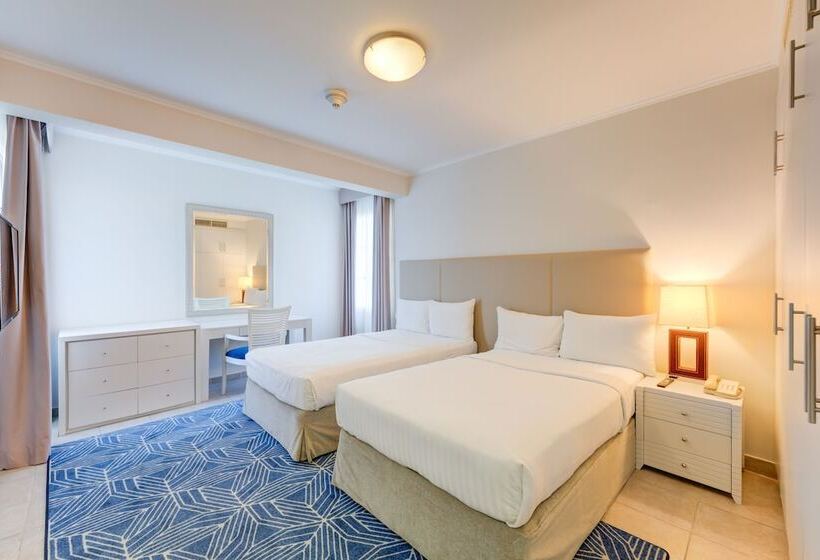 هتل Millennium Lakeview