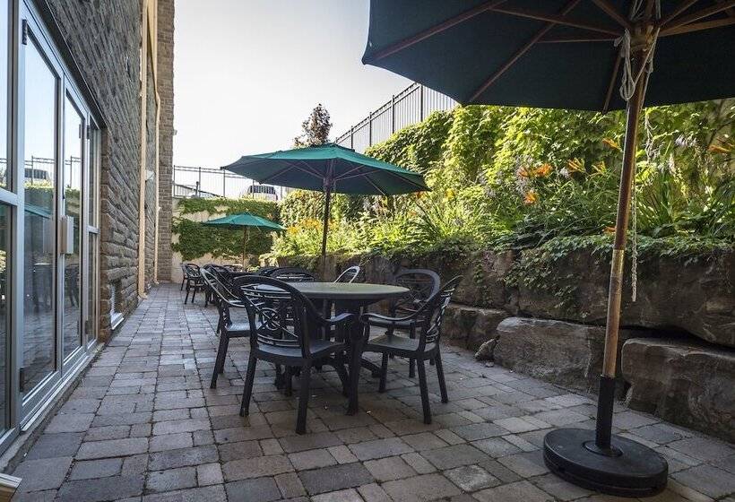 فندق Monte Carlo Inn Barrie   Newly Renovated