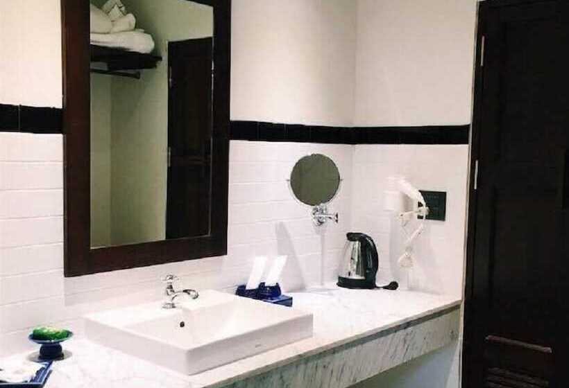 Hotel Mooban Talay Resort