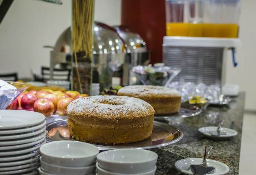 호텔 Nacional Inn Porto Alegre   Próximo Ao Araújo Vianna E Ao Complexo Hospitalar Santa Casa