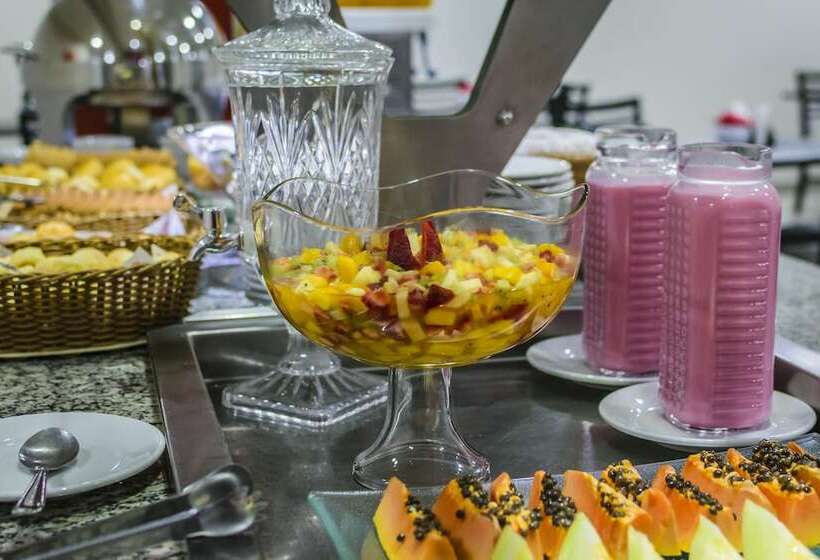 호텔 Nacional Inn Porto Alegre   Próximo Ao Araújo Vianna E Ao Complexo Hospitalar Santa Casa