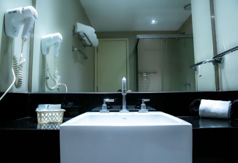 호텔 Nacional Inn Porto Alegre   Próximo Ao Araújo Vianna E Ao Complexo Hospitalar Santa Casa