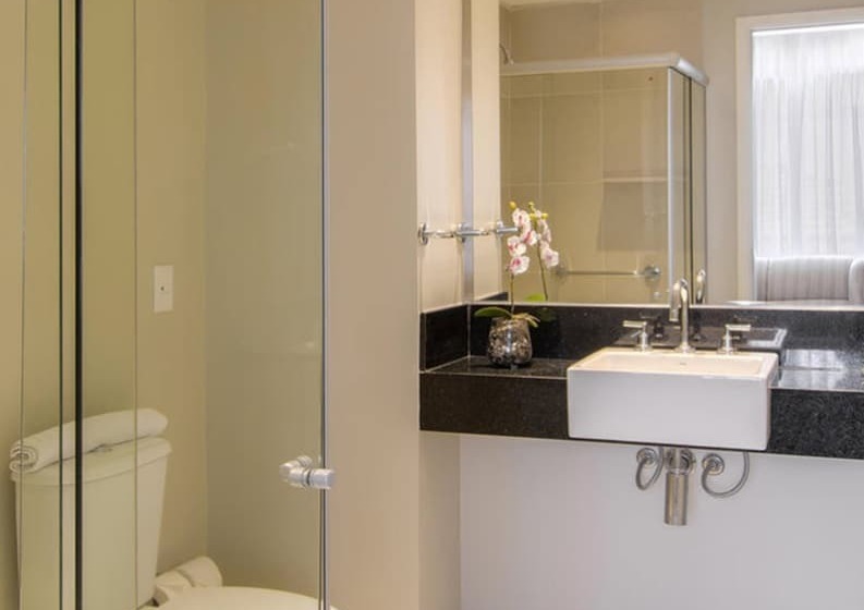 호텔 Nacional Inn Porto Alegre   Próximo Ao Araújo Vianna E Ao Complexo Hospitalar Santa Casa