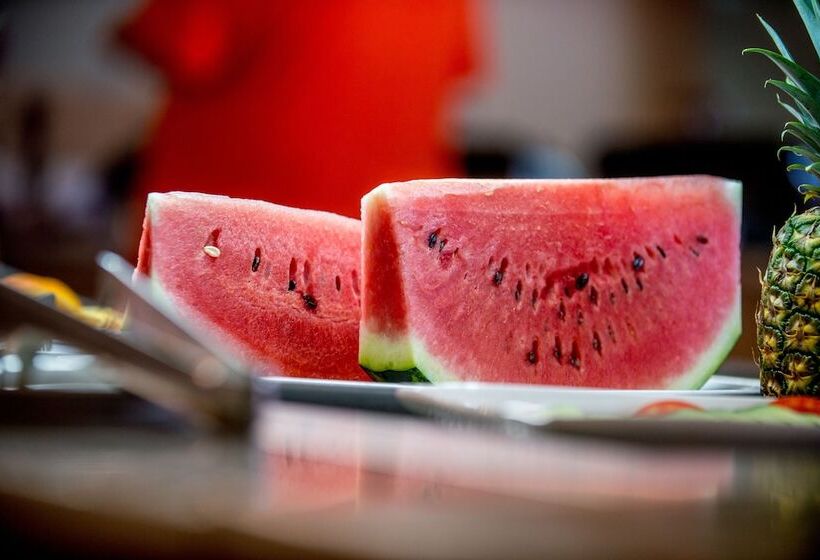 Отель Neptuno Beach