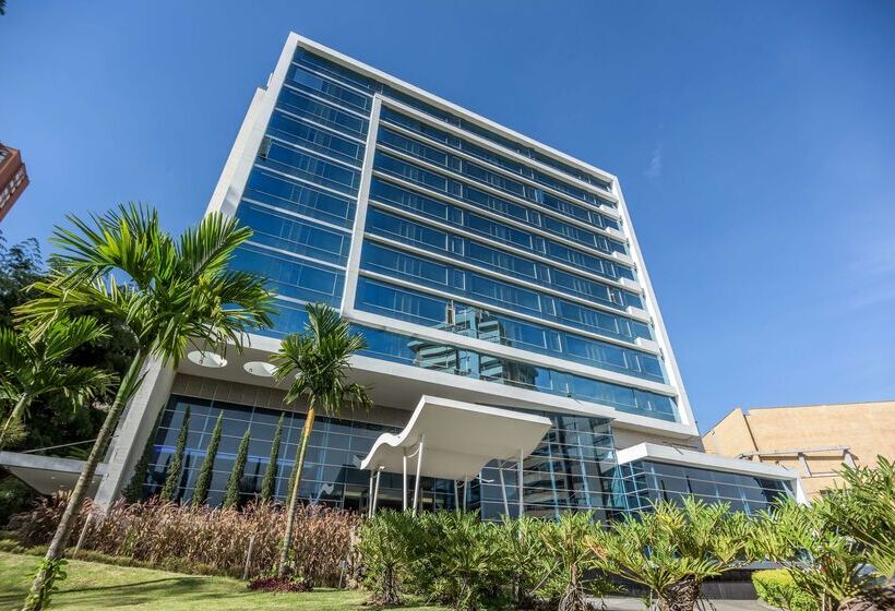 فندق NH Collection Medellin Royal