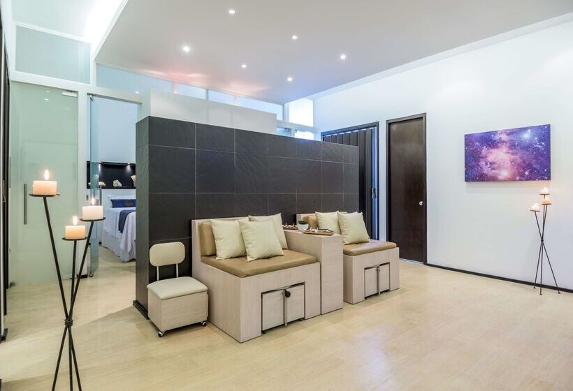 هتل NH Collection Medellin Royal