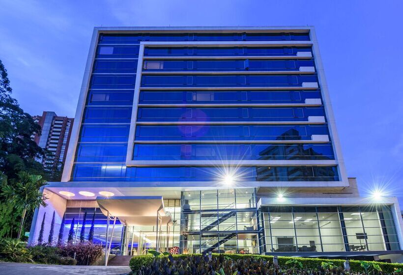 فندق NH Collection Medellin Royal