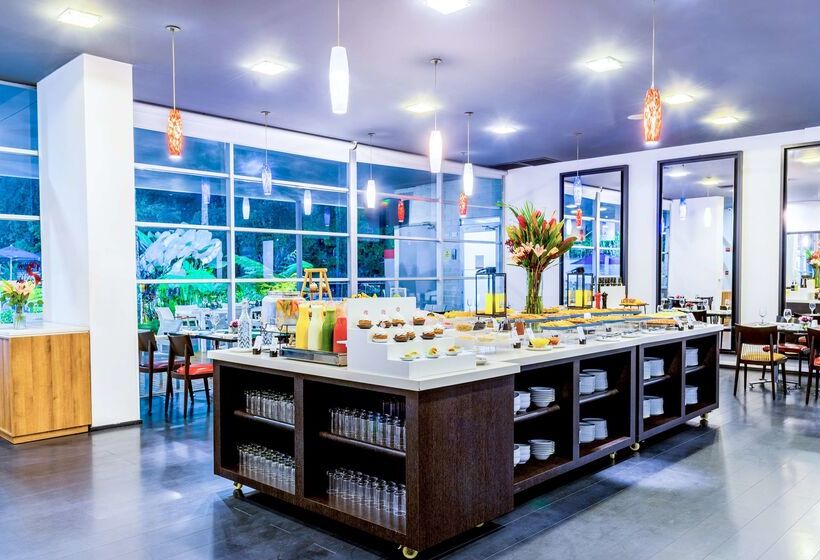 فندق NH Collection Medellin Royal