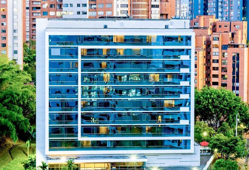 فندق NH Collection Medellin Royal