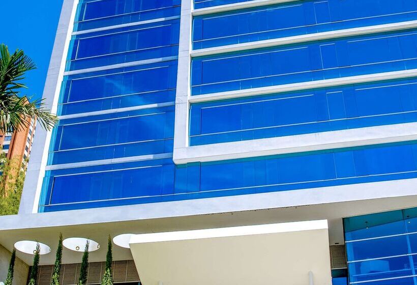 فندق NH Collection Medellin Royal