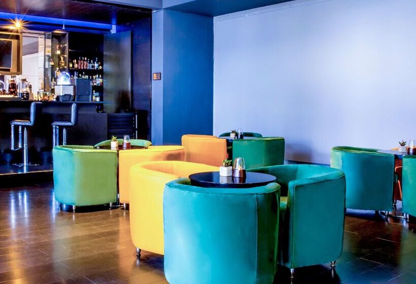 فندق NH Collection Medellin Royal