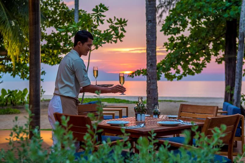 Hotel Outrigger Khao Lak Beach Resort   Sha Extra Plus