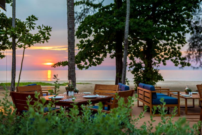 هتل Outrigger Khao Lak Beach Resort   Sha Extra Plus