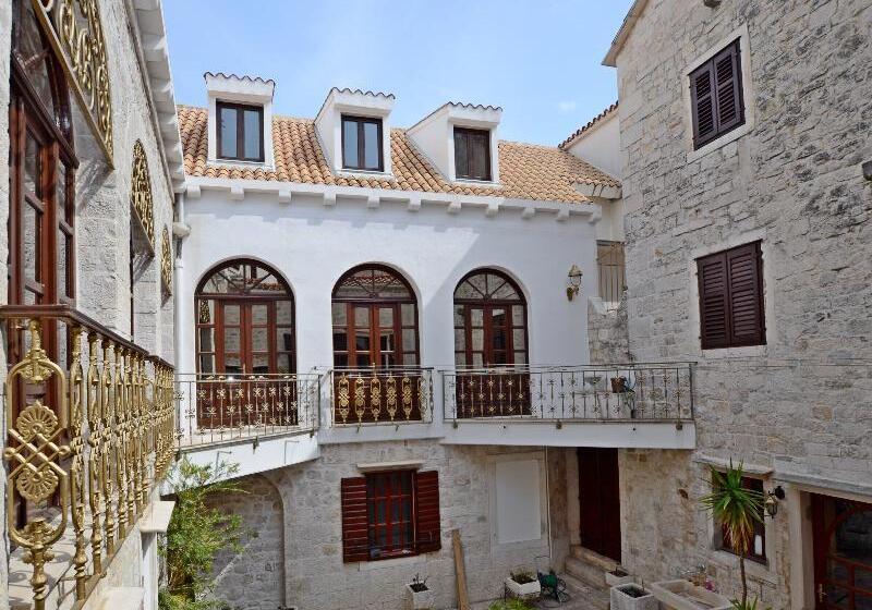 בית מלון כפרי Palace Derossi