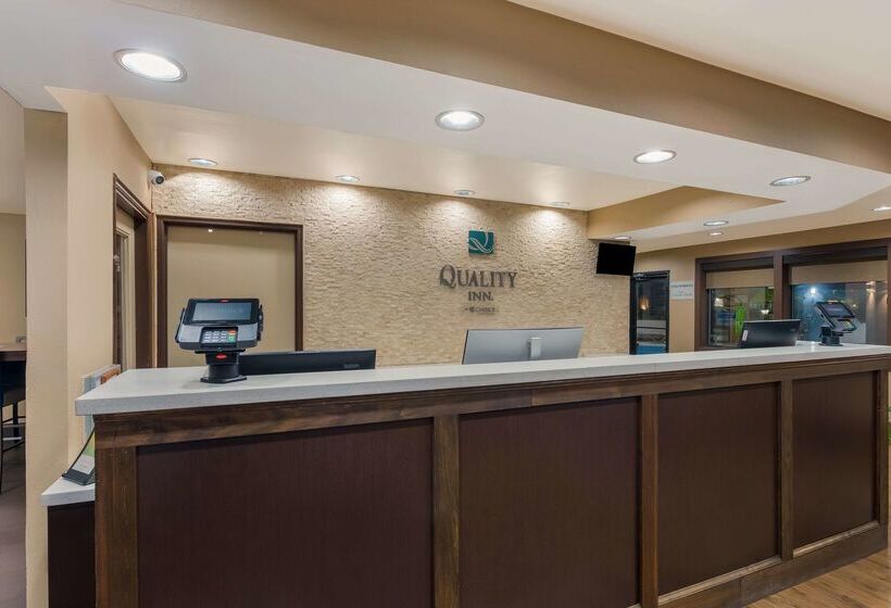 בית מלון כפרי Quality Inn