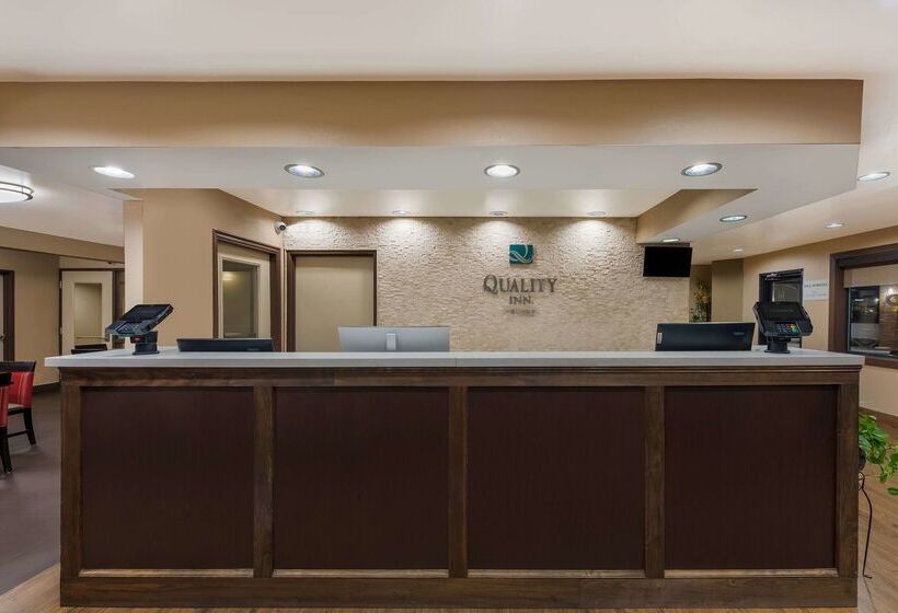 בית מלון כפרי Quality Inn