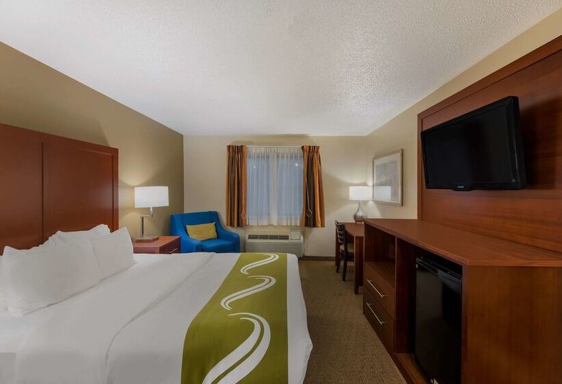 בית מלון כפרי Quality Inn