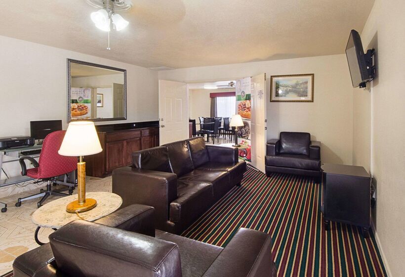 فندق Baymont By Wyndham Del Rio