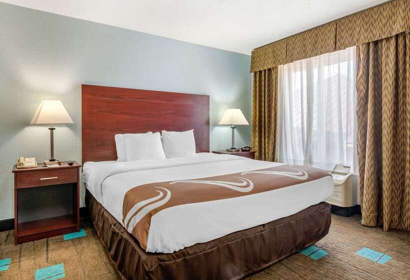 فندق Quality Suites Kansas City International Airport