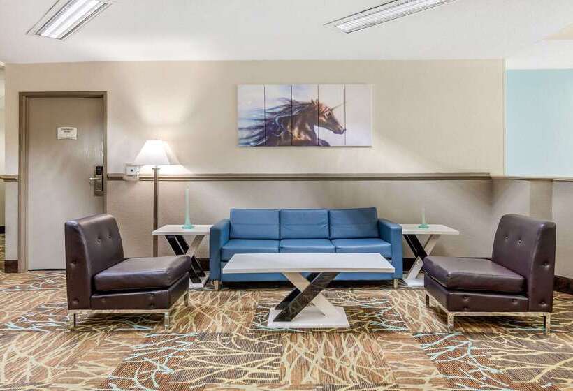 فندق Quality Suites Kansas City International Airport